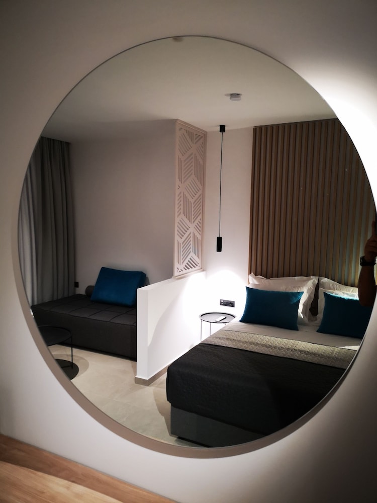 Zoes Hotel — Hotel rooms in Faliraki, South Aegean
