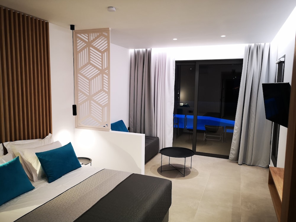 Zoes Hotel — Hotel rooms in Faliraki, South Aegean