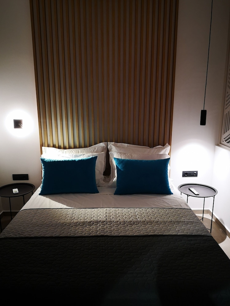Zoes Hotel — Hotel rooms in Faliraki, South Aegean