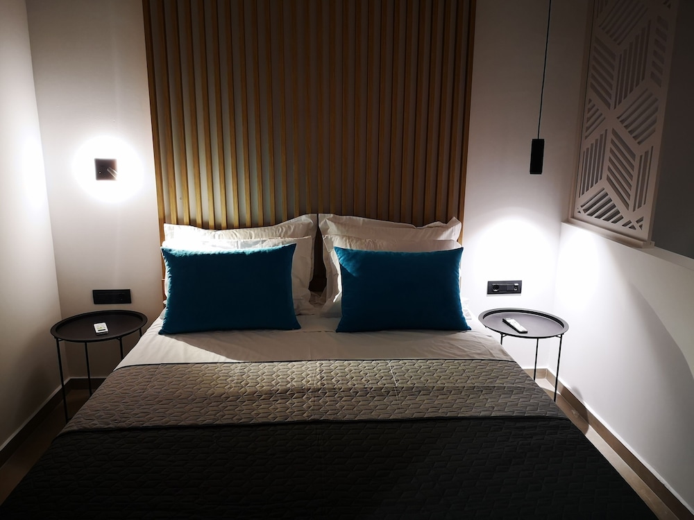 Zoes Hotel — Hotel rooms in Faliraki, South Aegean