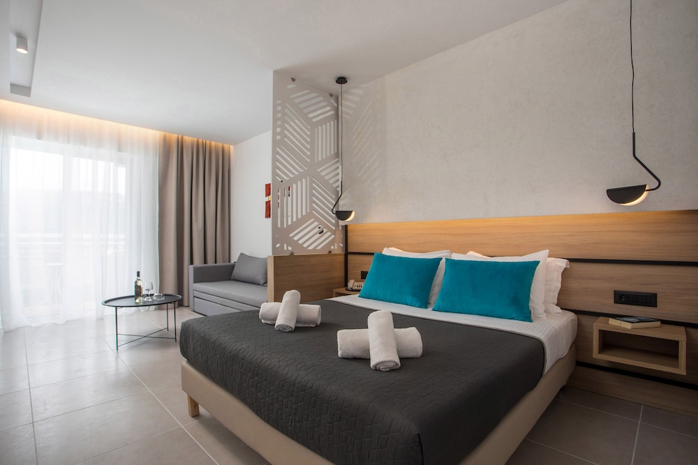 Zoes Hotel — Hotel rooms in Faliraki, South Aegean