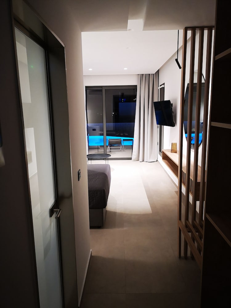 Zoes Hotel — Hotel rooms in Faliraki, South Aegean