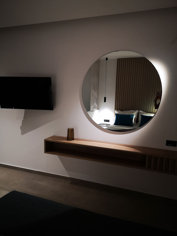 Zoes Hotel — Hotel rooms in Faliraki, South Aegean