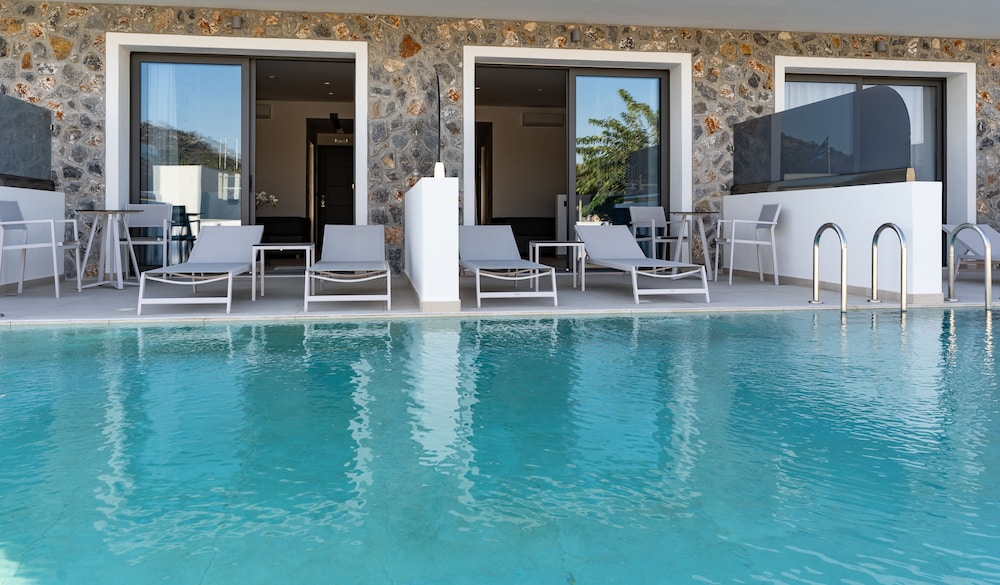 Zoes Hotel — Swimming pool in Faliraki, South Aegean
