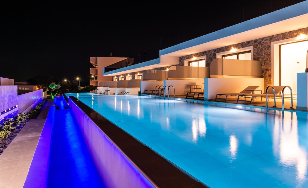 Zoes Hotel — Swimming pool in Faliraki, South Aegean
