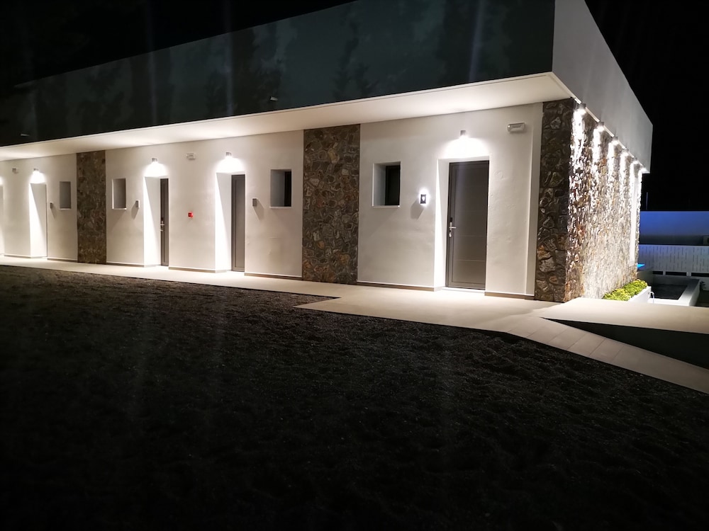 Zoes Hotel — Hotel building in Faliraki, South Aegean