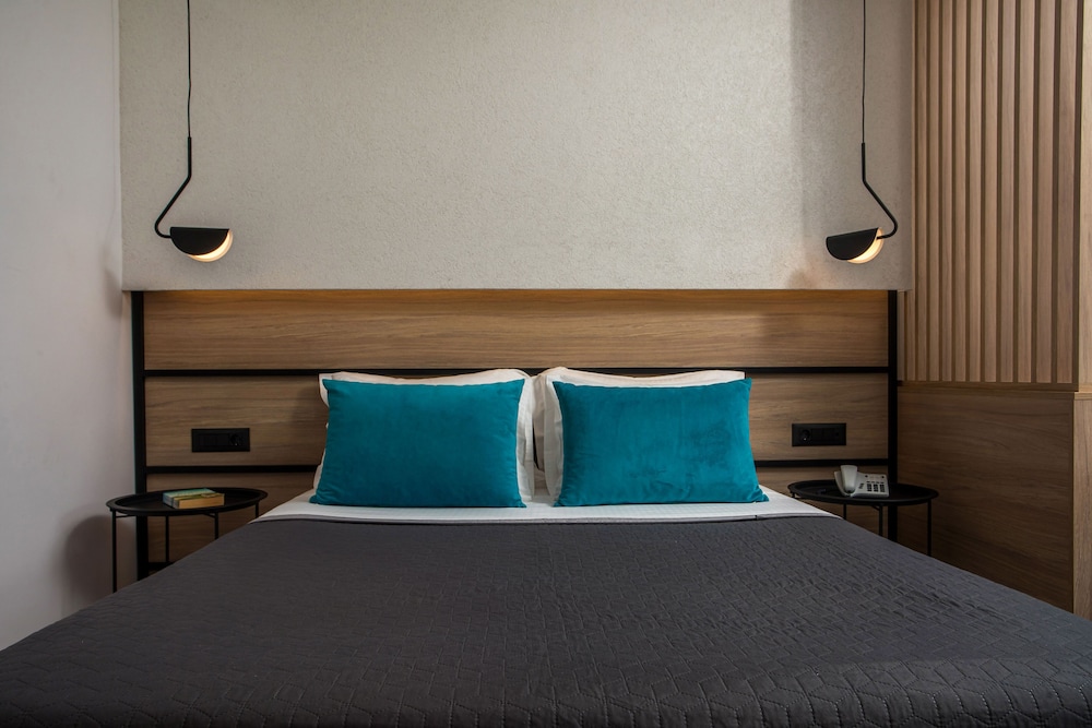 Zoes Hotel — Hotel rooms in Faliraki, South Aegean