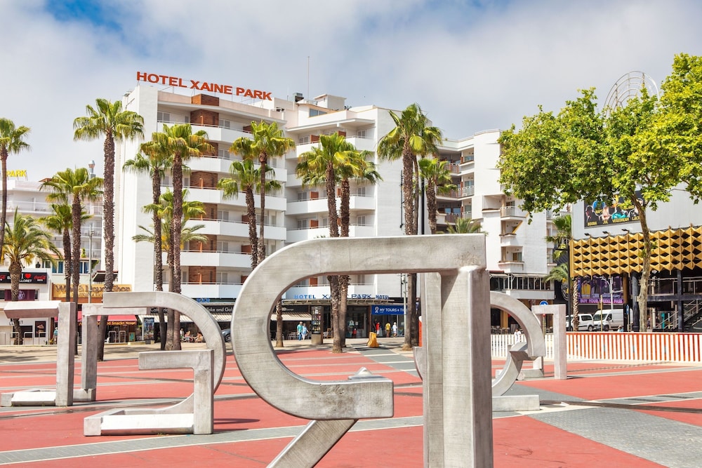 Hotel Xaine Park — Hotel building in Lloret de Mar, Catalonia