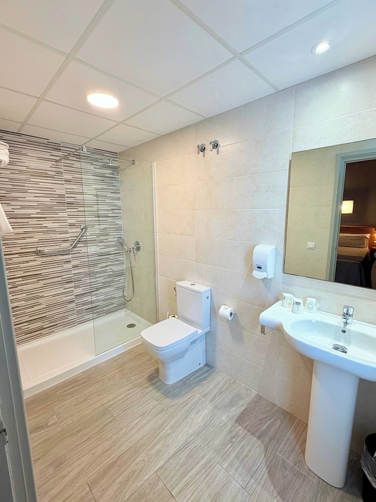 Hotel Xaine Park — Hotel rooms in Lloret de Mar, Catalonia
