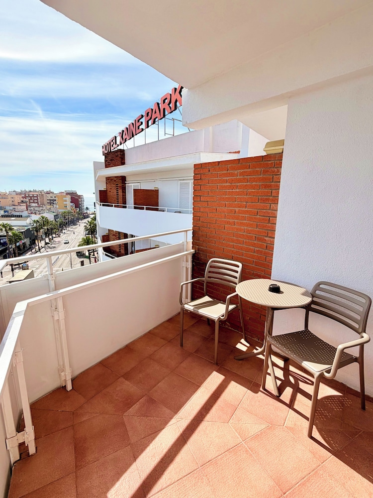 Hotel Xaine Park — Hotel building in Lloret de Mar, Catalonia