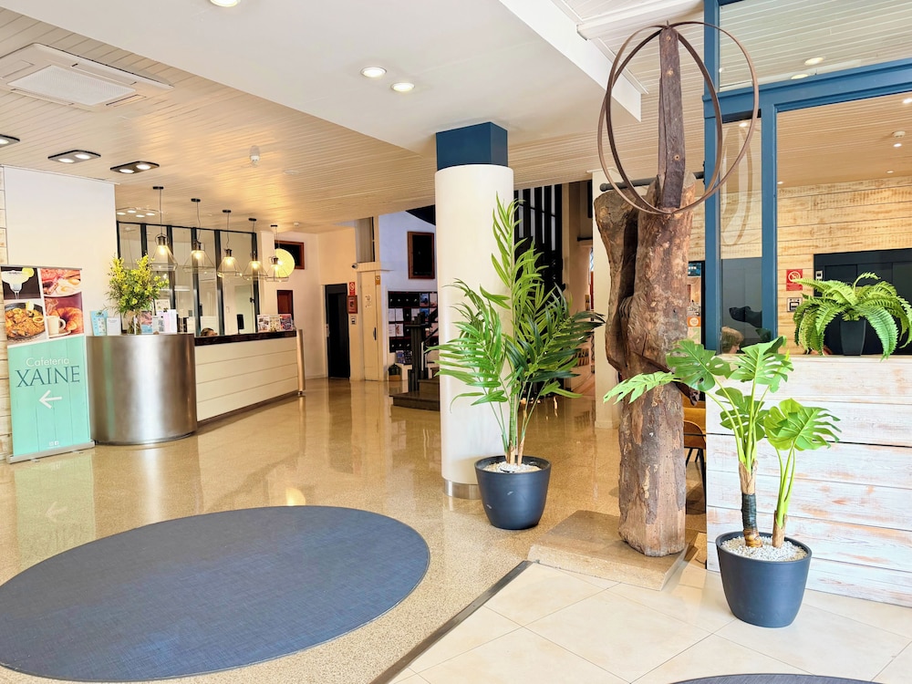 Hotel Xaine Park — Hotel building in Lloret de Mar, Catalonia