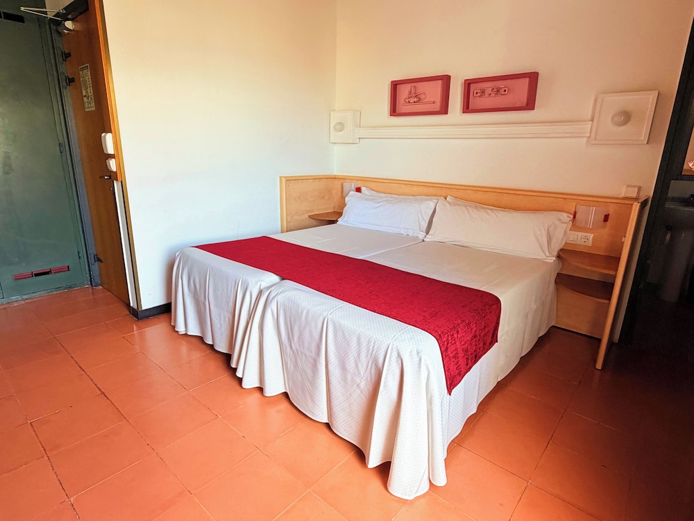 Hotel Xaine Park — Hotel rooms in Lloret de Mar, Catalonia