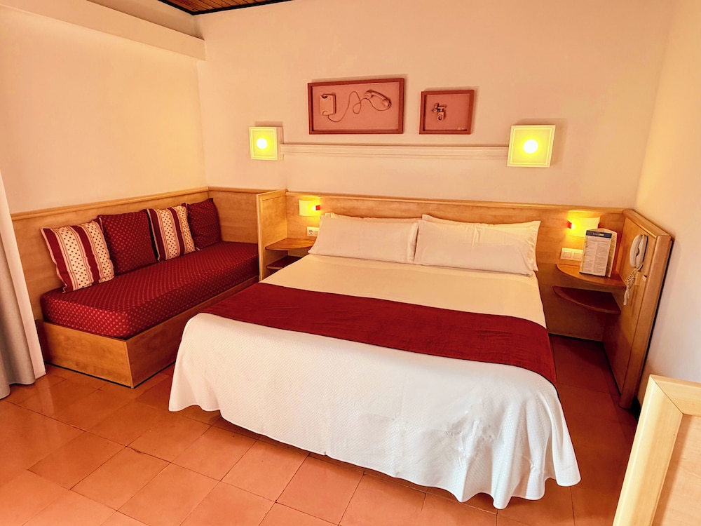 Hotel Xaine Park — Hotel rooms in Lloret de Mar, Catalonia