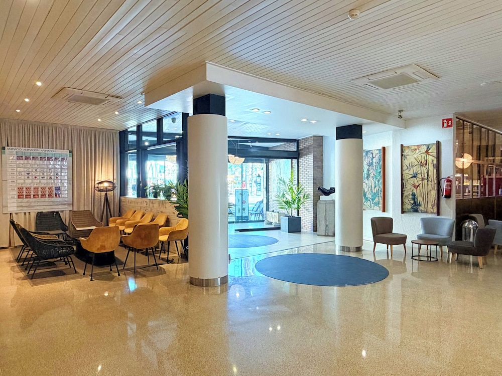 Hotel Xaine Park — Hotel building in Lloret de Mar, Catalonia