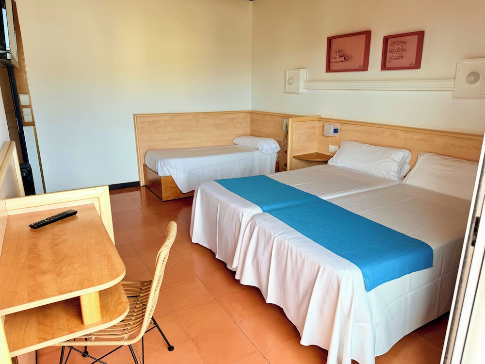 Hotel Xaine Park — Hotel rooms in Lloret de Mar, Catalonia