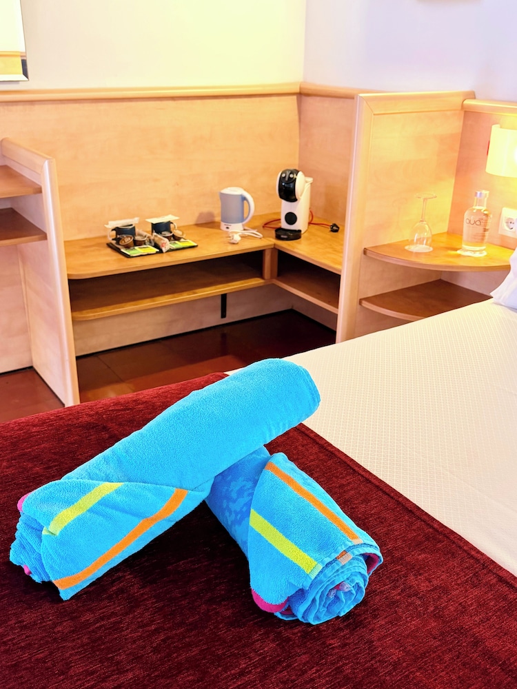 Hotel Xaine Park — Hotel rooms in Lloret de Mar, Catalonia