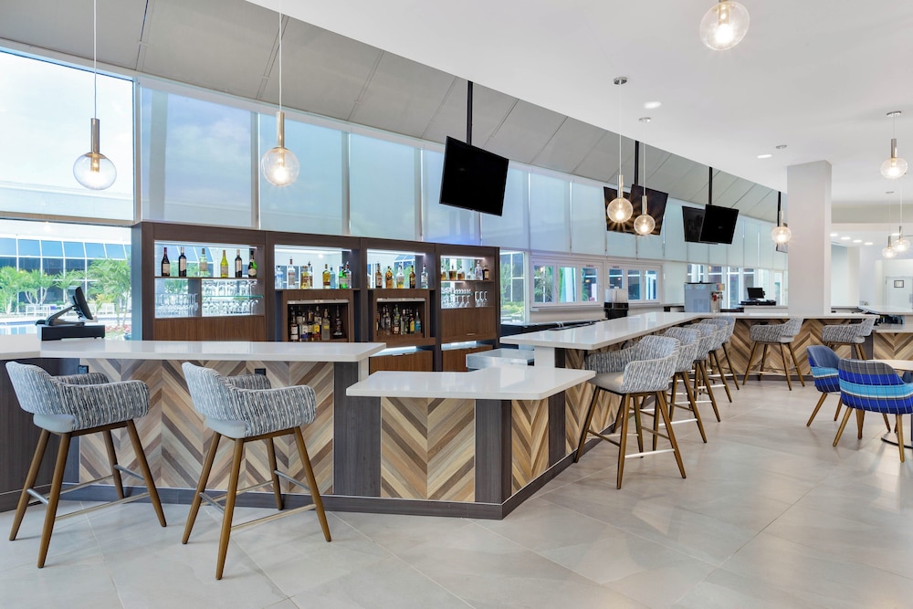 Holiday Inn Resort Kissimmee by the Parks by IHG — Restaurant & bars in Kissimmee, Florida