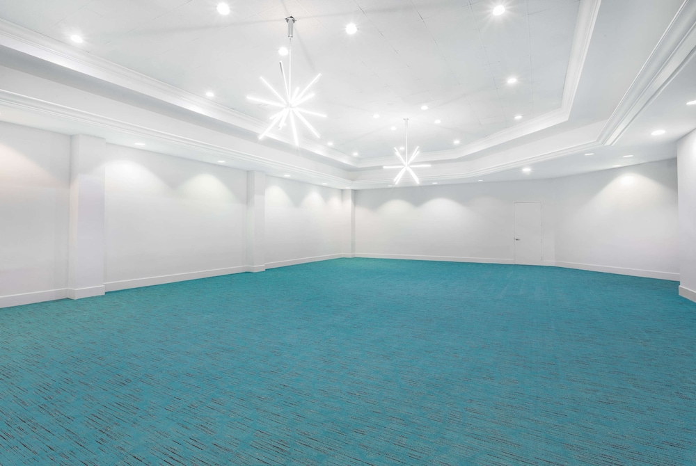 Holiday Inn Resort Kissimmee by the Parks by IHG — Hotel building in Kissimmee, Florida