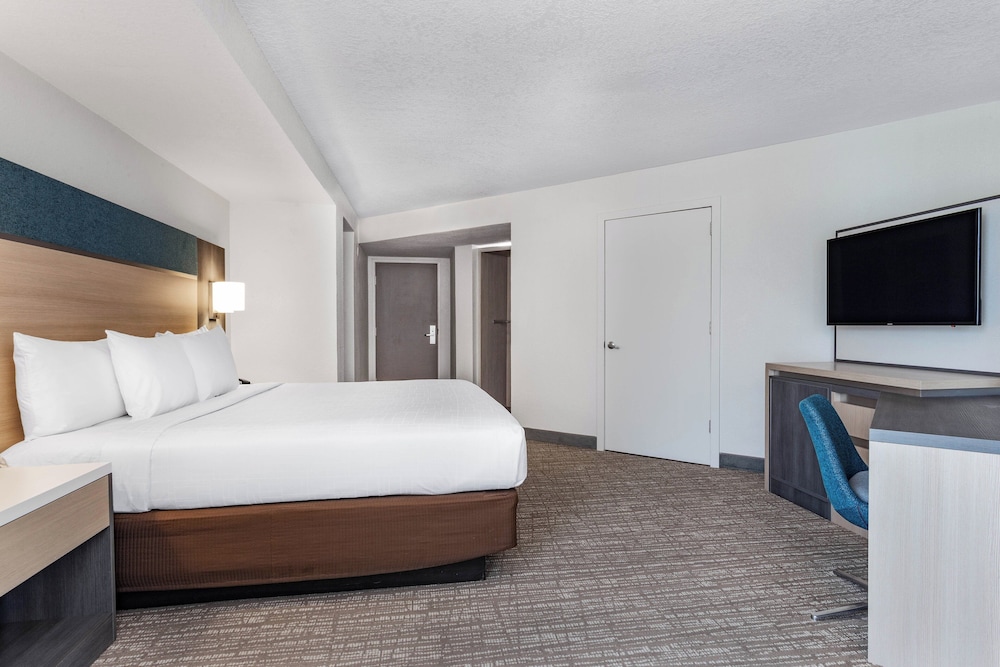 Holiday Inn Resort Kissimmee by the Parks by IHG — Hotel rooms in Kissimmee, Florida