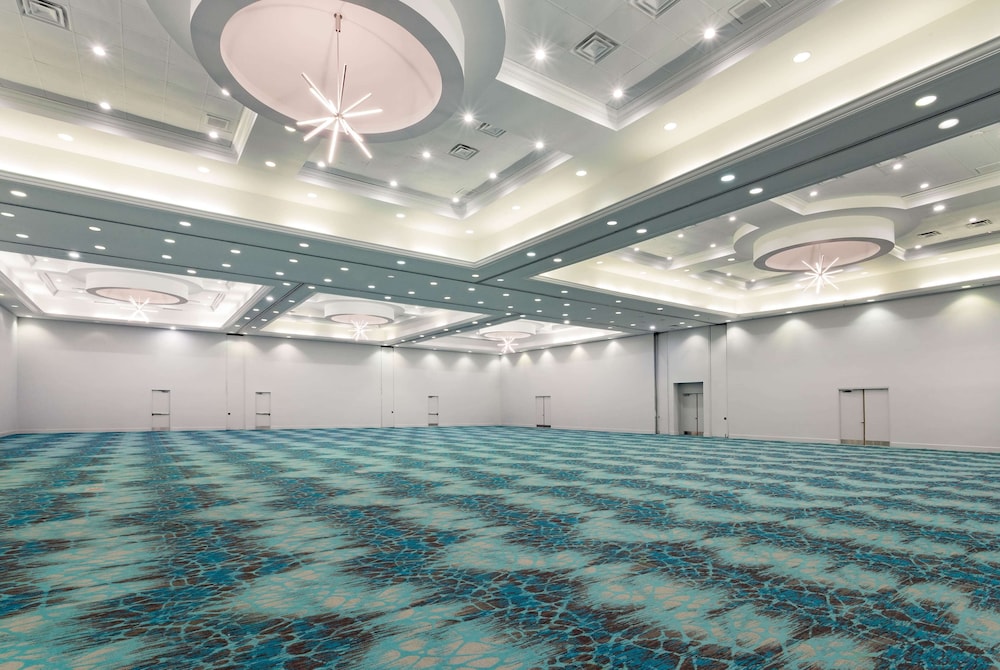 Holiday Inn Resort Kissimmee by the Parks by IHG — Hotel building in Kissimmee, Florida
