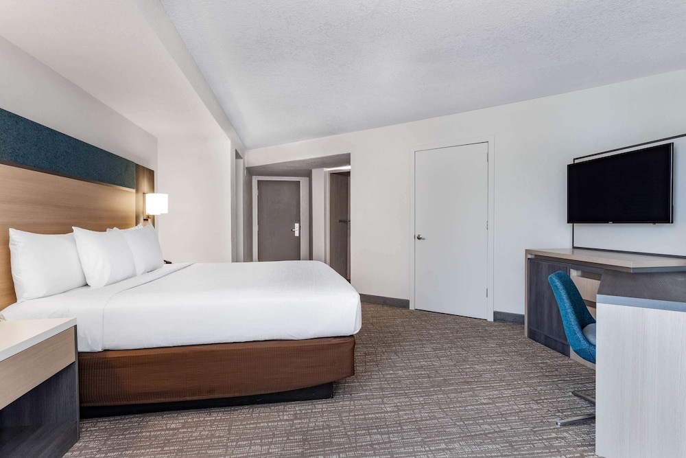 Holiday Inn Resort Kissimmee by the Parks by IHG — Hotel rooms in Kissimmee, Florida