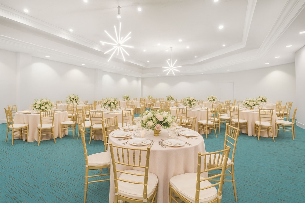 Holiday Inn Resort Kissimmee by the Parks by IHG — Hotel building in Kissimmee, Florida
