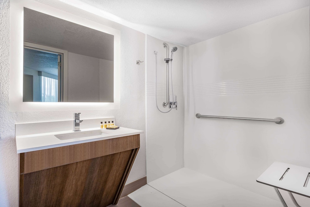Holiday Inn Resort Kissimmee by the Parks by IHG — Hotel rooms in Kissimmee, Florida