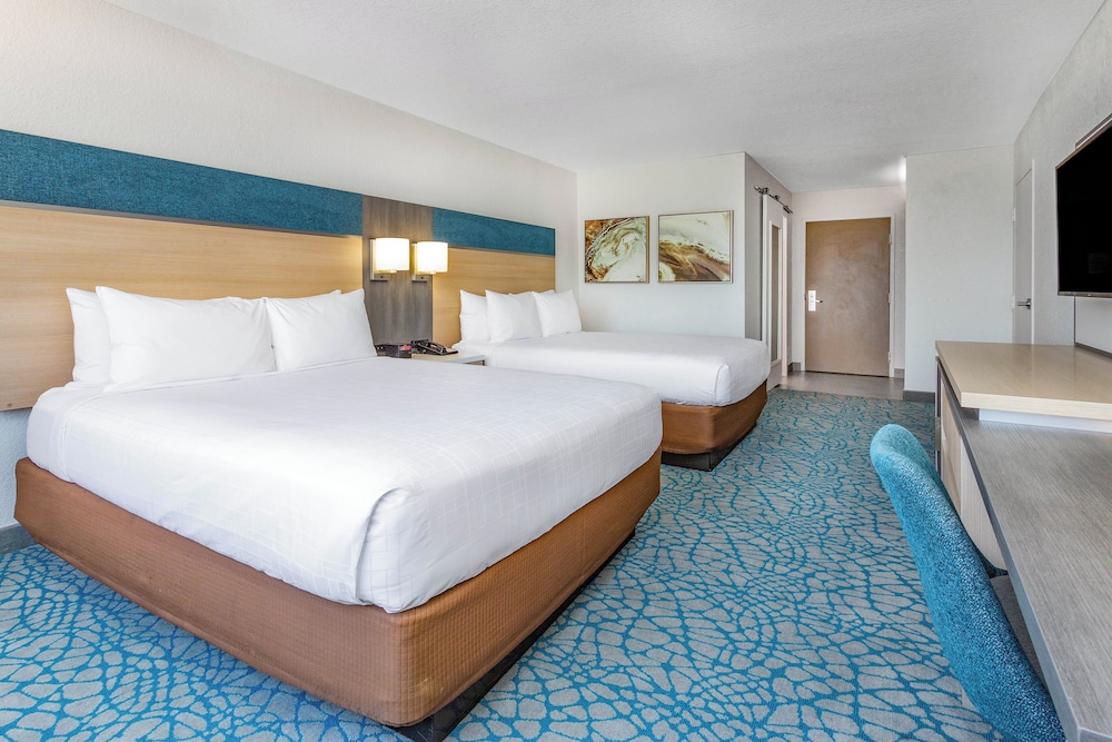 Holiday Inn Resort Kissimmee by the Parks by IHG — Hotel rooms in Kissimmee, Florida