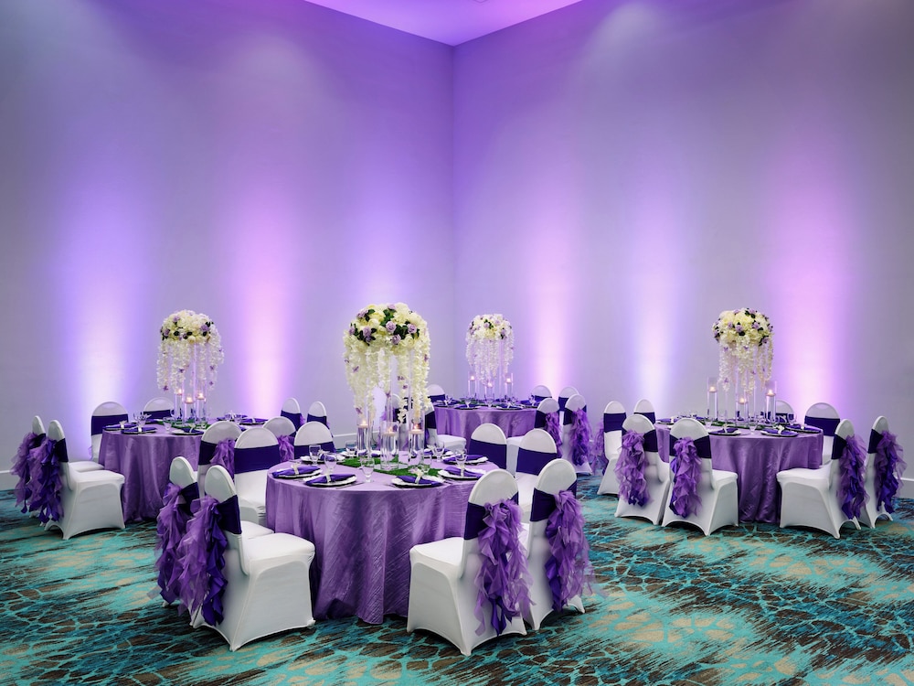 Holiday Inn Resort Kissimmee by the Parks by IHG — Hotel building in Kissimmee, Florida