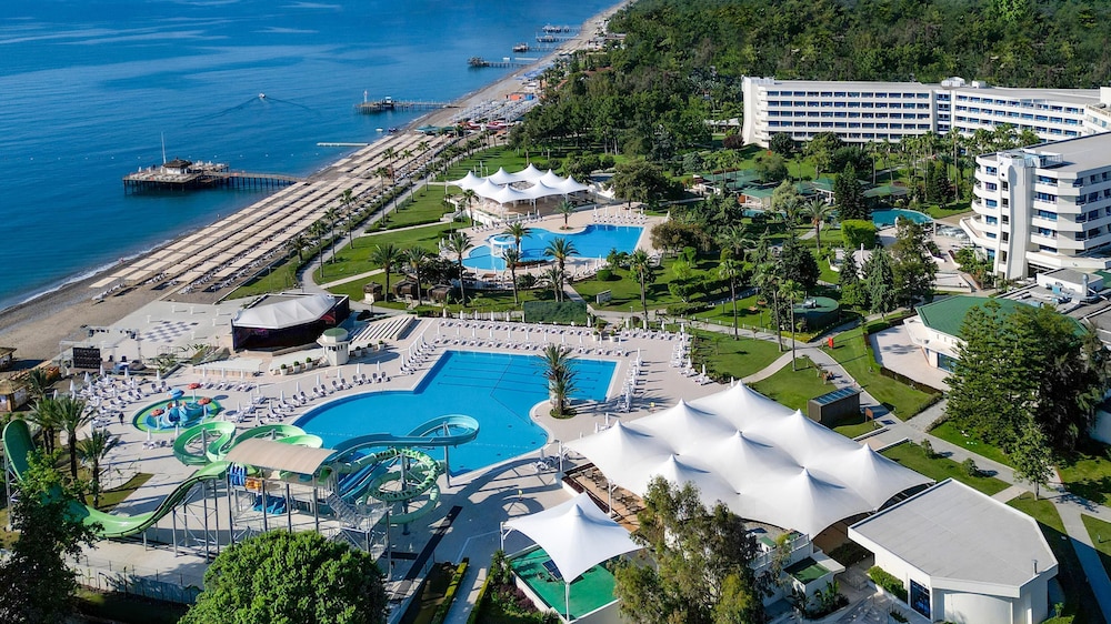 Mirage Park Resort - Premium All Inclusive — Swimming pool in Kemer