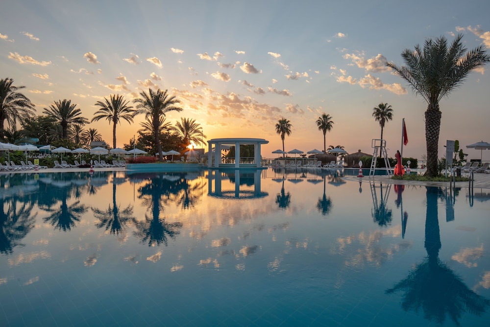 Mirage Park Resort - Premium All Inclusive — Swimming pool in Kemer
