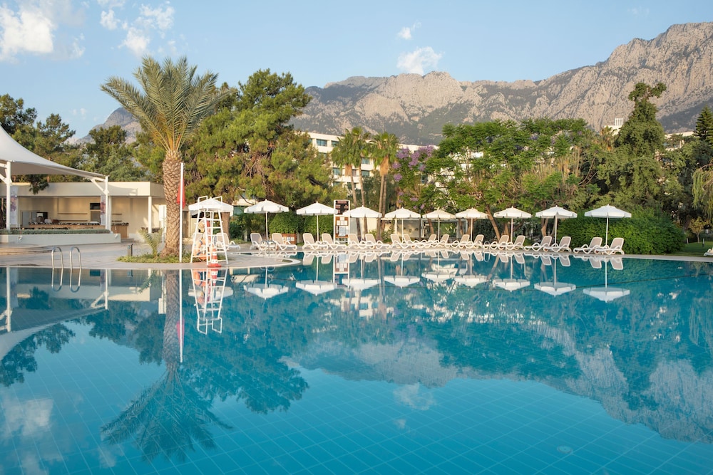 Mirage Park Resort - Premium All Inclusive — Swimming pool in Kemer