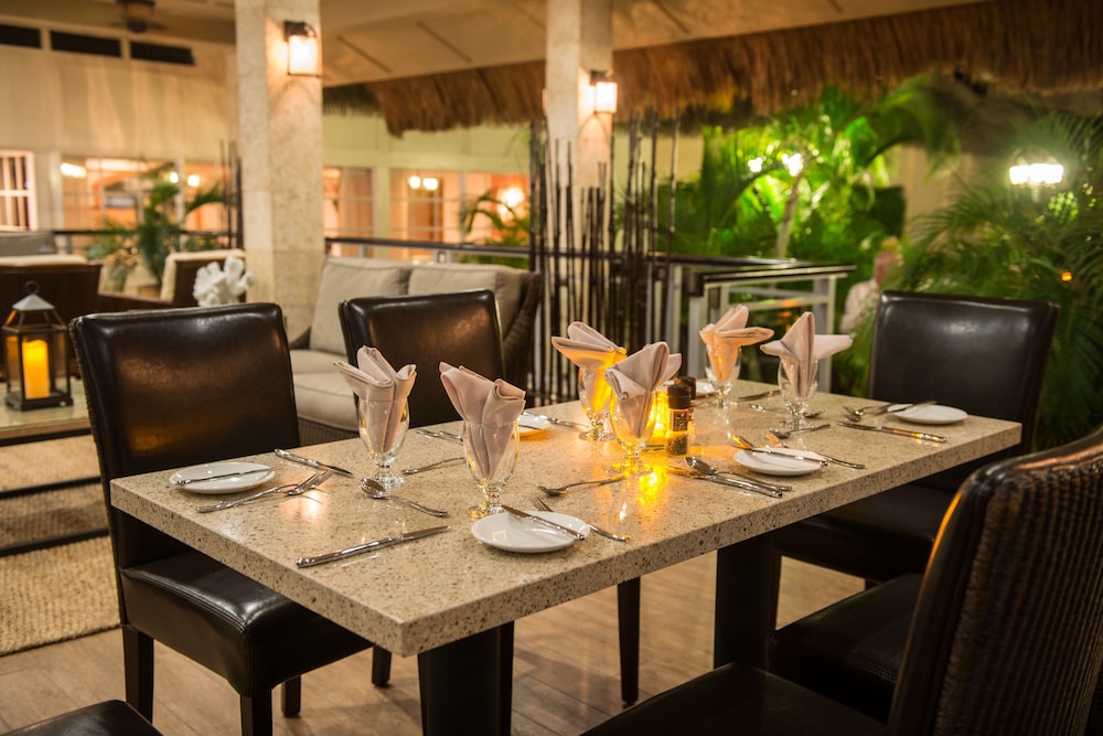 Manchebo Beach Resort and Spa — Restaurant & bars in Oranjestad, Aruba