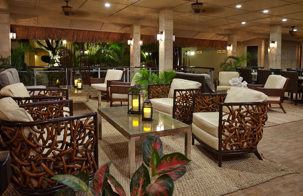 Manchebo Beach Resort and Spa — Restaurant & bars in Oranjestad, Aruba