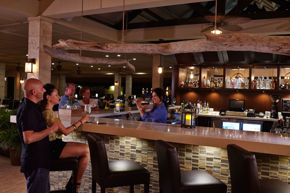 Manchebo Beach Resort and Spa — Restaurant & bars in Oranjestad, Aruba