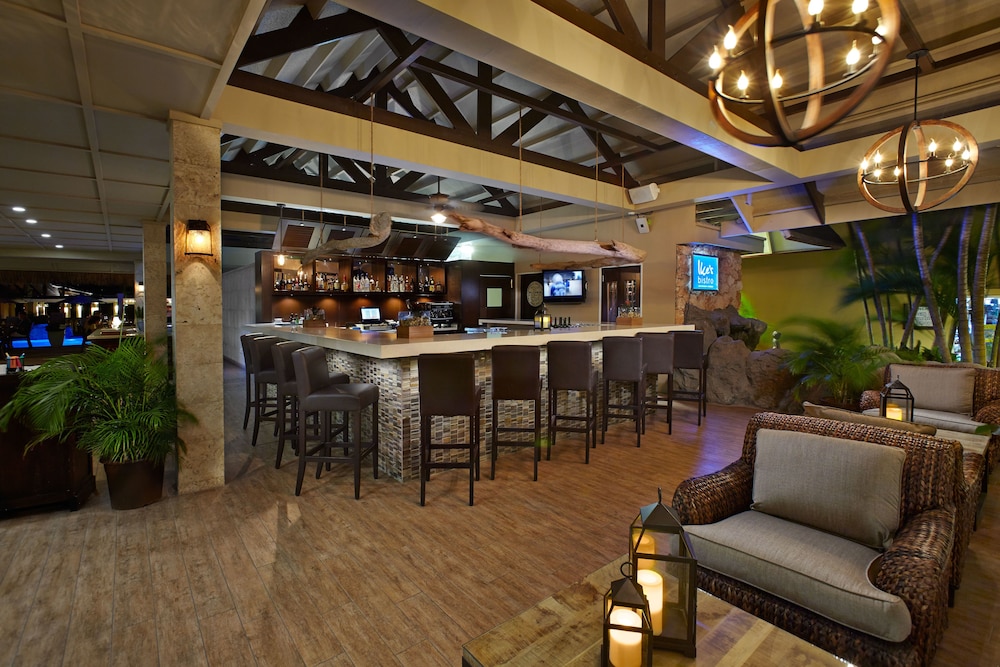 Manchebo Beach Resort and Spa — Restaurant & bars in Oranjestad, Aruba