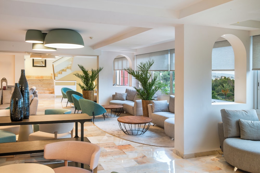 Salles Hotel Marina Portals — Hotel building in Portals Nous, Balearic Islands