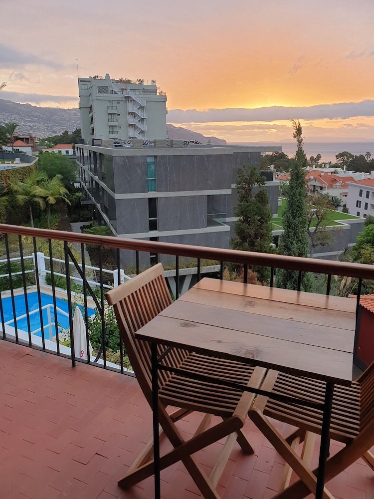 Vila Lusitânia — Hotel building in Funchal, Madeira