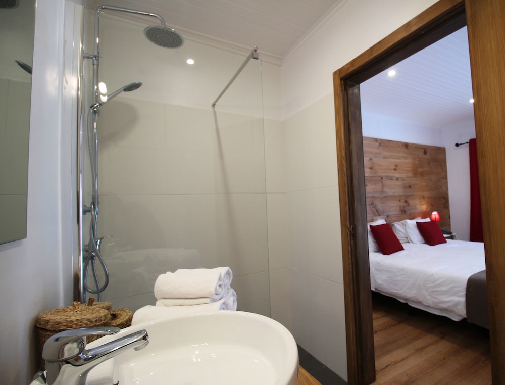 Vila Lusitânia — Hotel rooms in Funchal, Madeira