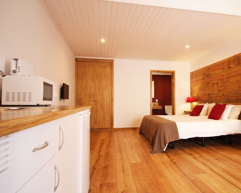 Vila Lusitânia — Hotel rooms in Funchal, Madeira