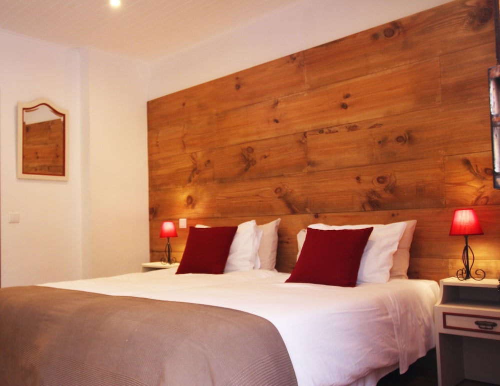 Vila Lusitânia — Hotel rooms in Funchal, Madeira