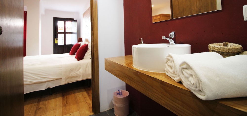 Vila Lusitânia — Hotel rooms in Funchal, Madeira