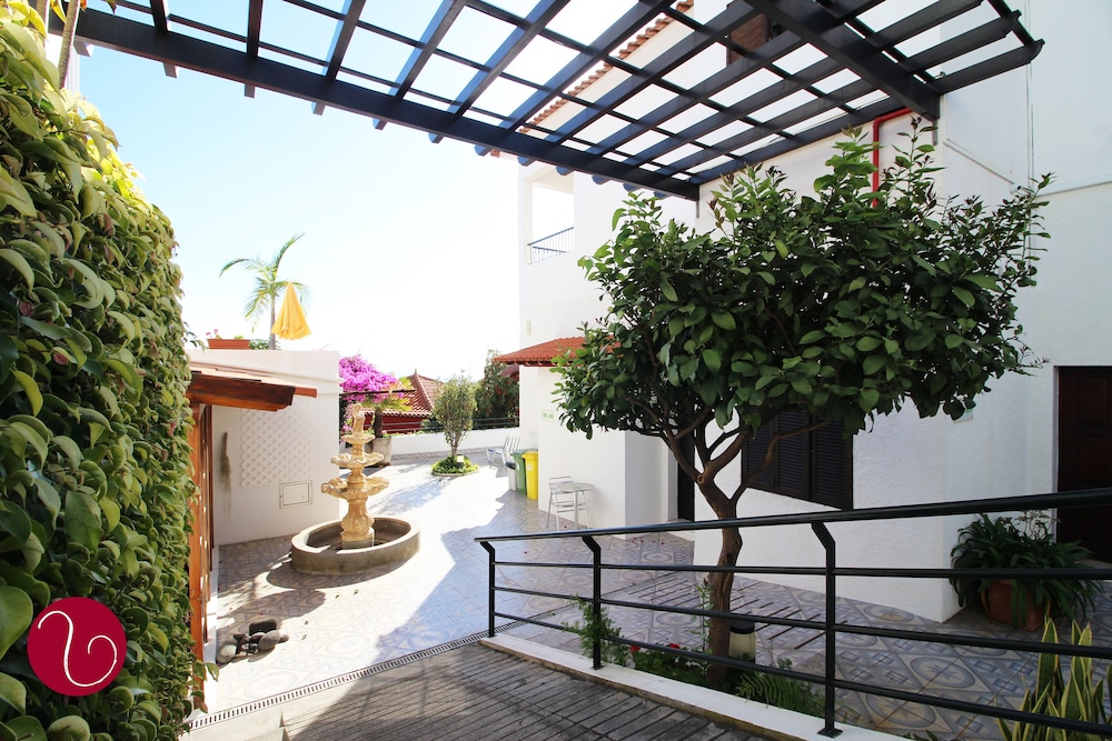 Vila Lusitânia — Hotel building in Funchal, Madeira
