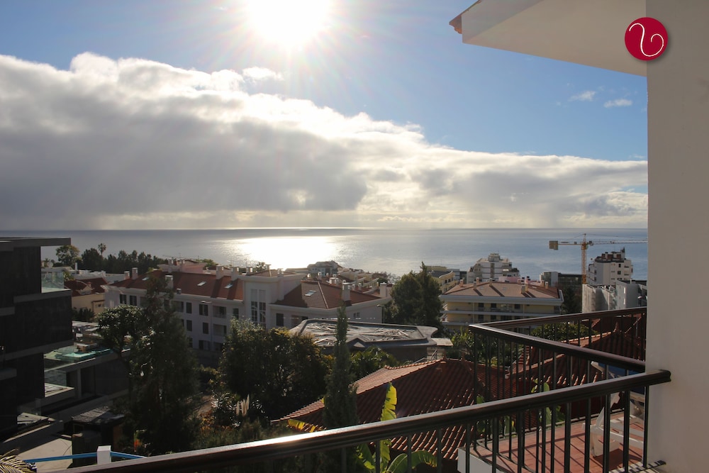 Vila Lusitânia — Attractions in the area in Funchal, Madeira