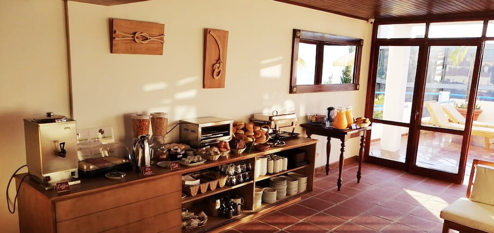 Vila Lusitânia — Restaurant & bars in Funchal, Madeira