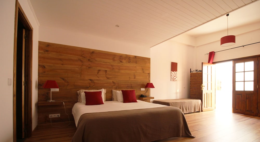 Vila Lusitânia — Hotel rooms in Funchal, Madeira