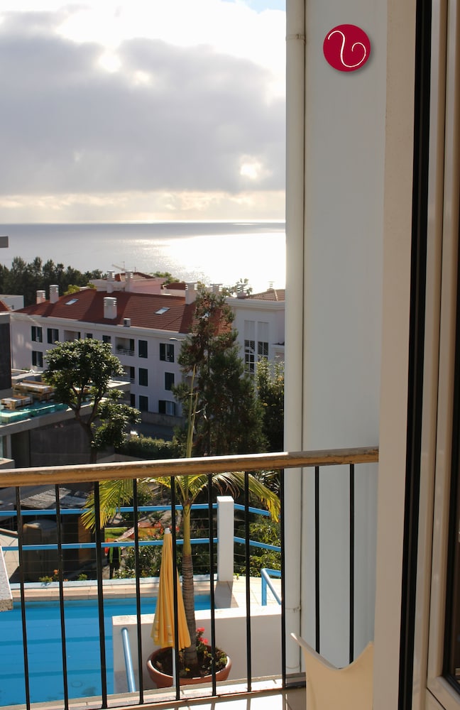 Vila Lusitânia — Hotel rooms in Funchal, Madeira