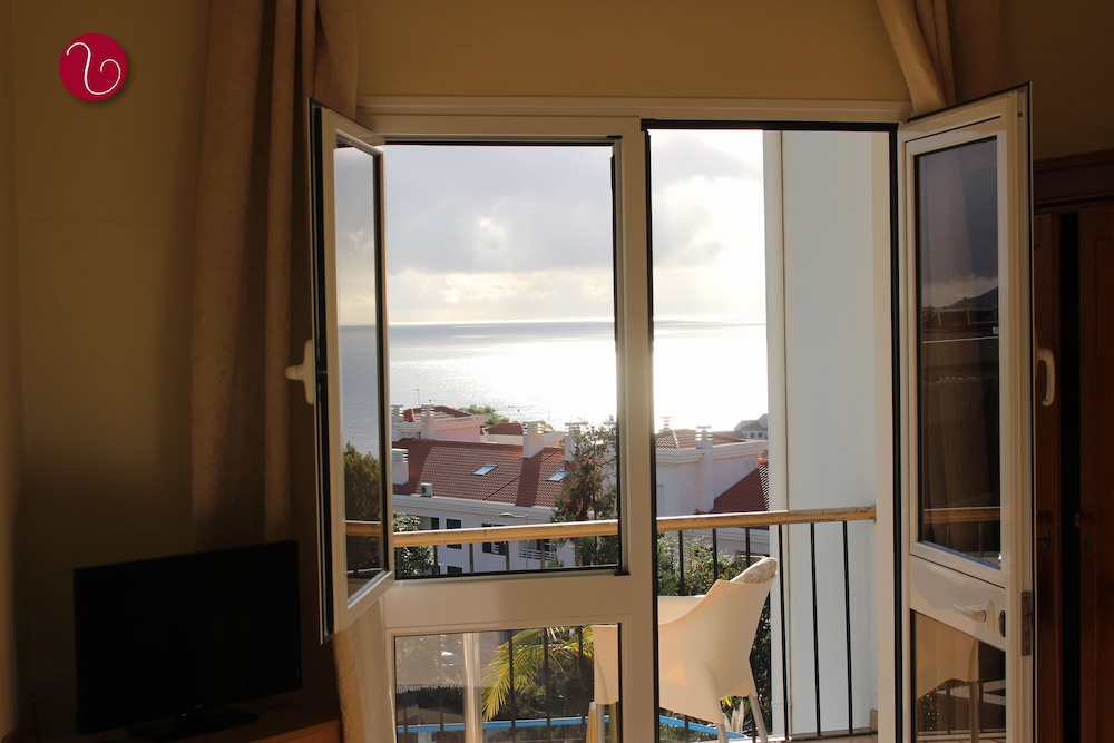 Vila Lusitânia — Hotel rooms in Funchal, Madeira