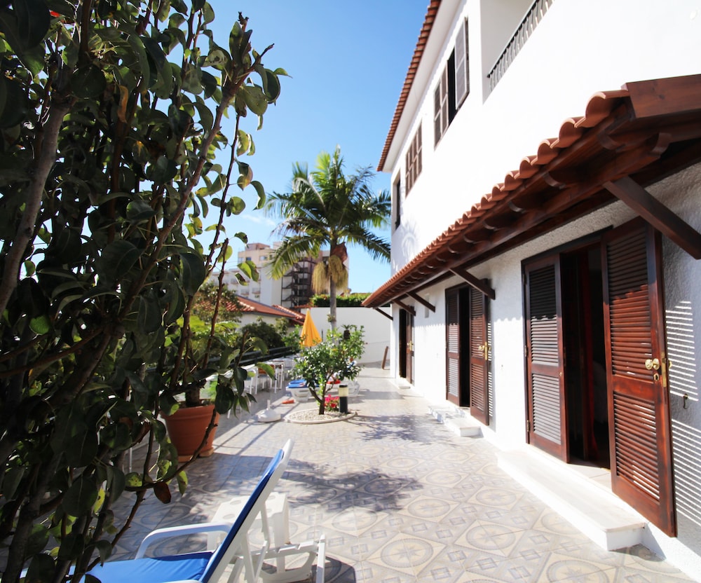 Vila Lusitânia — Hotel building in Funchal, Madeira