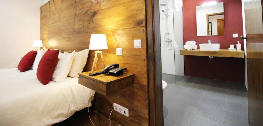 Vila Lusitânia — Hotel rooms in Funchal, Madeira